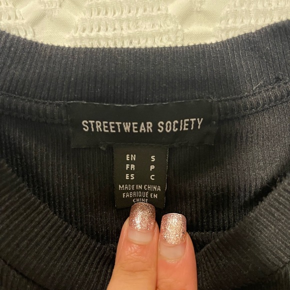 Black cropped top with adjustable ties - Picture 2 of 2